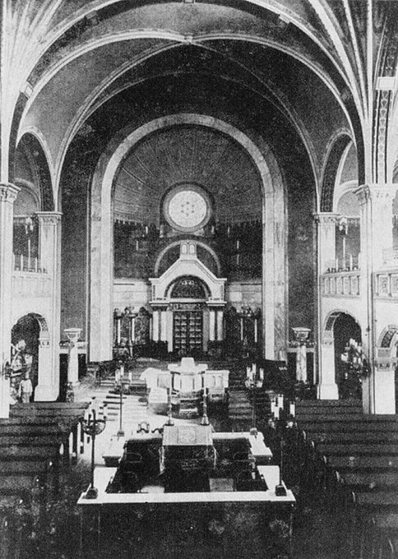 Figure 3. Historic interior photo of the prayer hall (ca. 1906). Source: Image archive Jewish history online by the IGdJ, No. 18-005