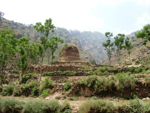 Figure 9. Swāt, Pakistan, Tokar-Dara 1 complex. The main stūpa and the monastery. Photo by the author, 2007