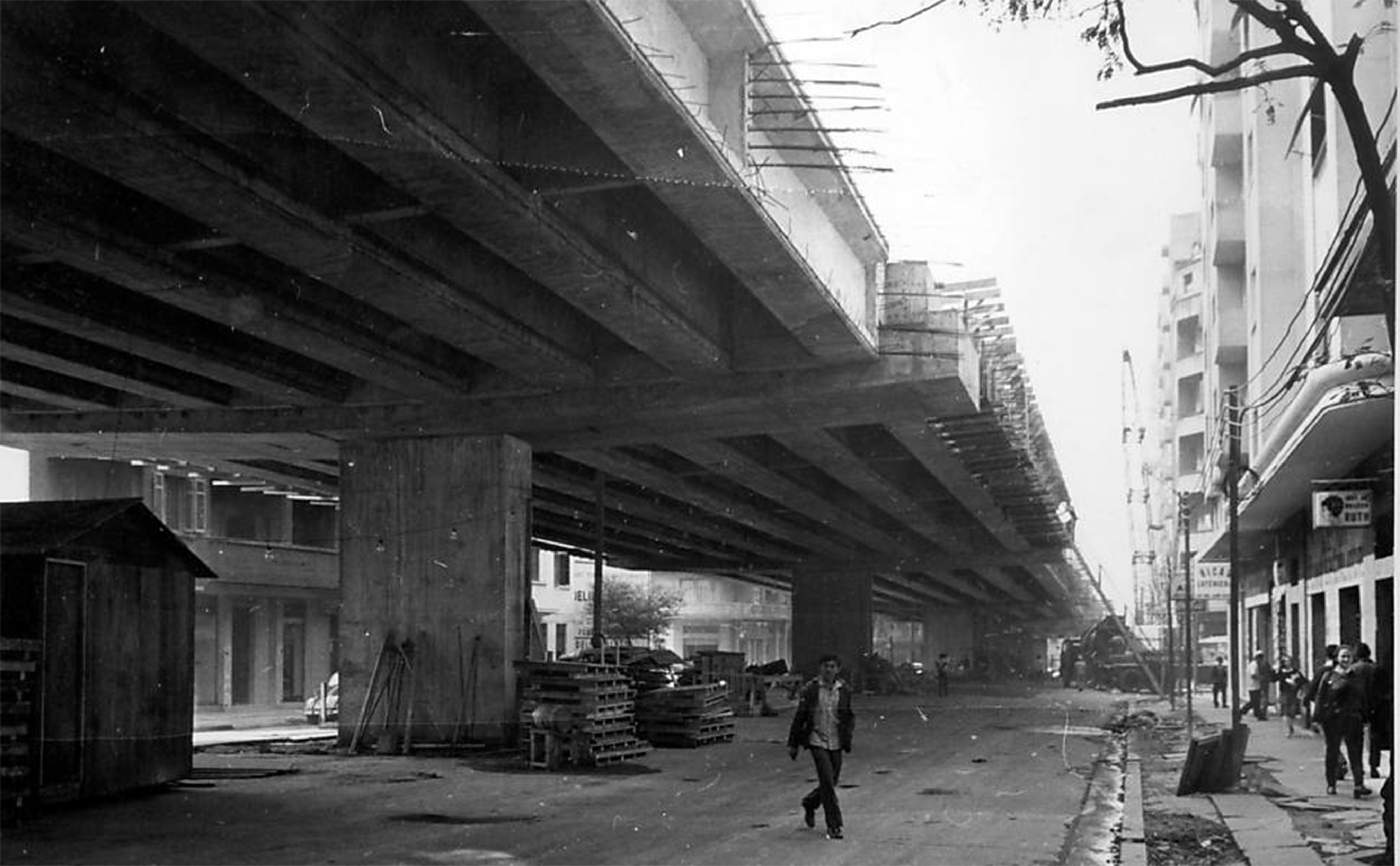 Figure 8. Construction of the “Minhocão” along São João Avenue, 1969-71