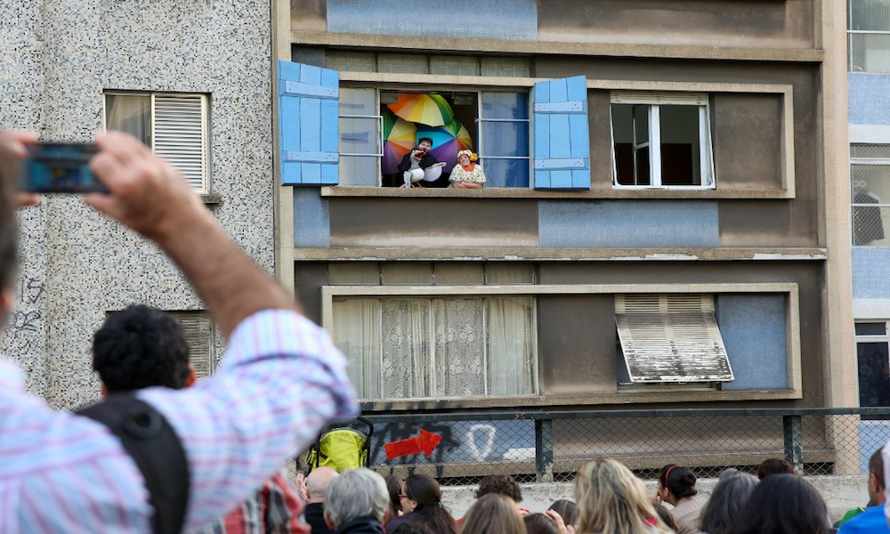 Figure 10. Mistura Urbana, Performance by the theatre group “Esparrama pela Janela”