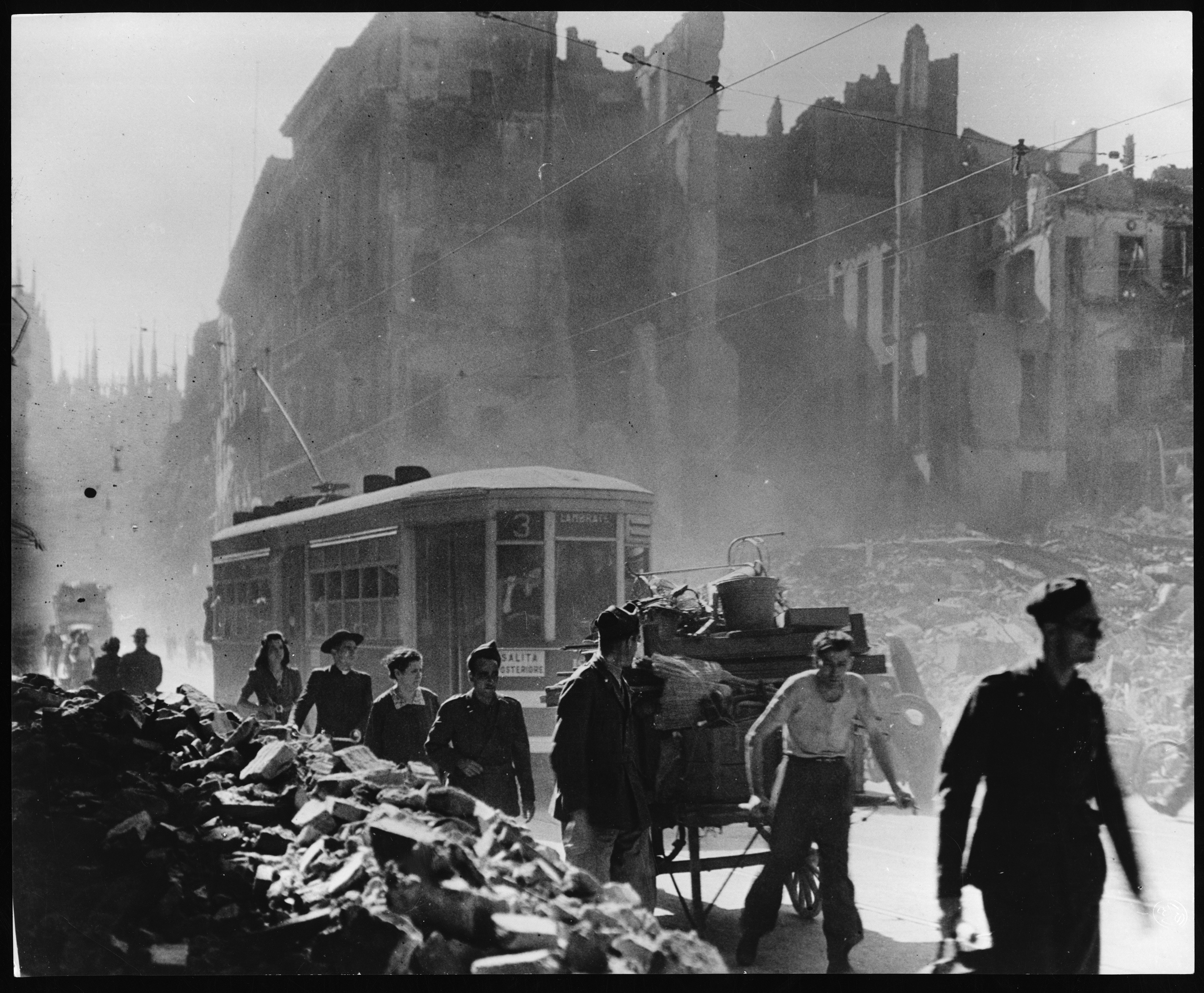 Figure 1. Ruins in Milan after the bombing in 1943 ©Lamberto Vitali, Fondo Lamberto Vitali Fotografo. Civic Photographic Archive, City of Milan (location: inv. LV 1165)