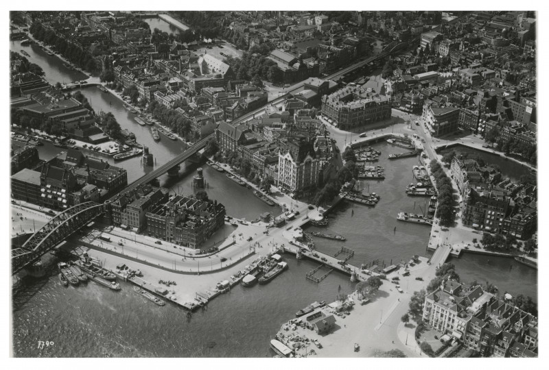 Figure 7a. Rotterdam, Oude Haven before bombardment, 1933. Collection City Archives of Rotterdam, collection 4232, specific number 1970-483, 1933